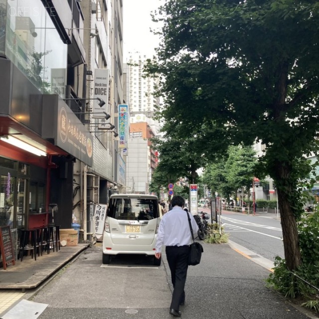 亀井ビル ビル前面道路