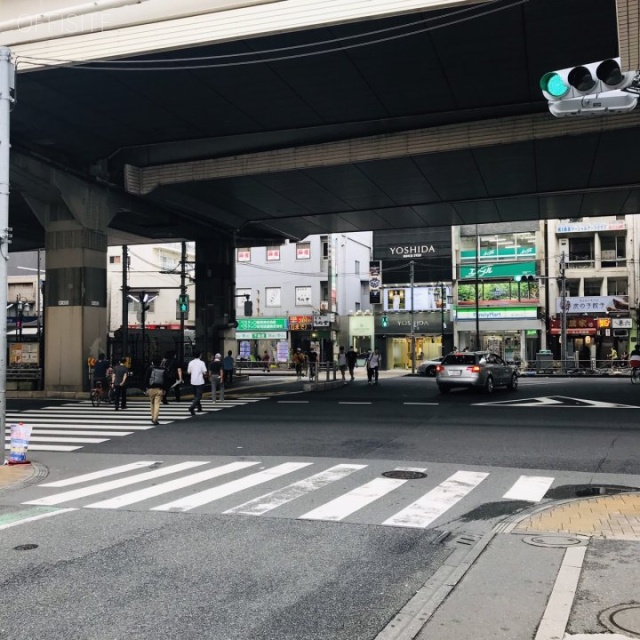 京王幡ヶ谷ビル ビル前面道路