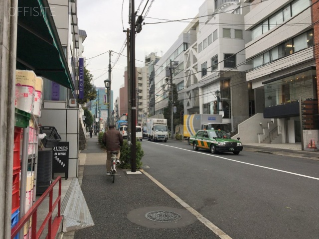 パークレーン　ビル前面道路