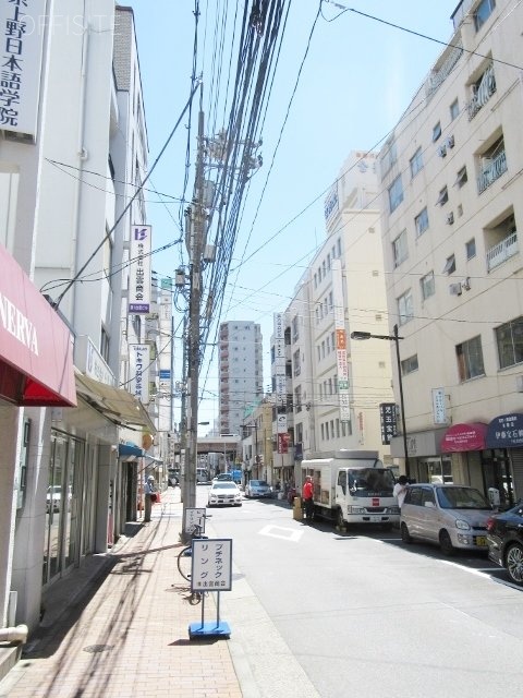 第3オリエントビル ビル前面道路