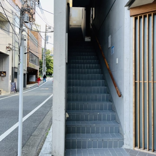 PLAZA KAYビル　内階段