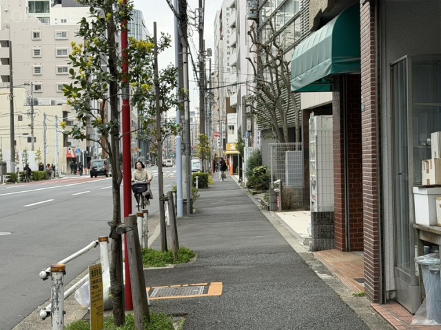 中央法規ビル　前面歩道