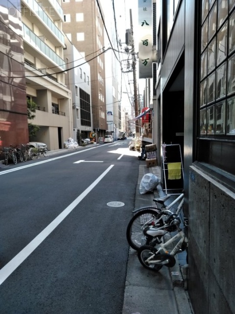 間宮ビル ビル前面道路