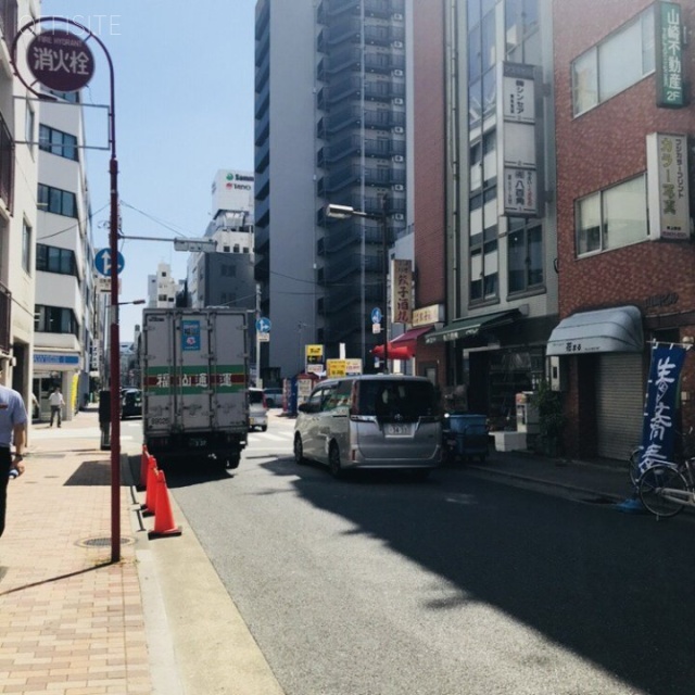 ジャストプレイスビル ビル前面道路