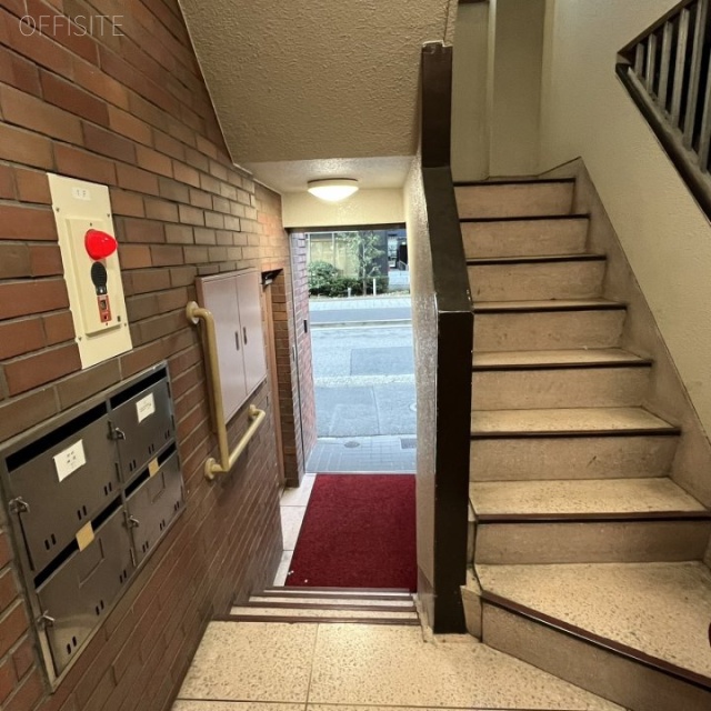 伊澤ビル エントランス