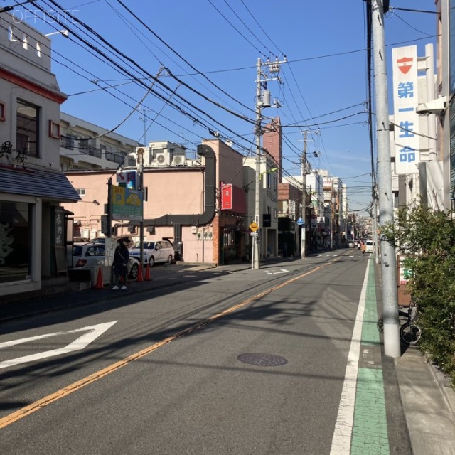 ZOOM自由が丘　ビル前面道路