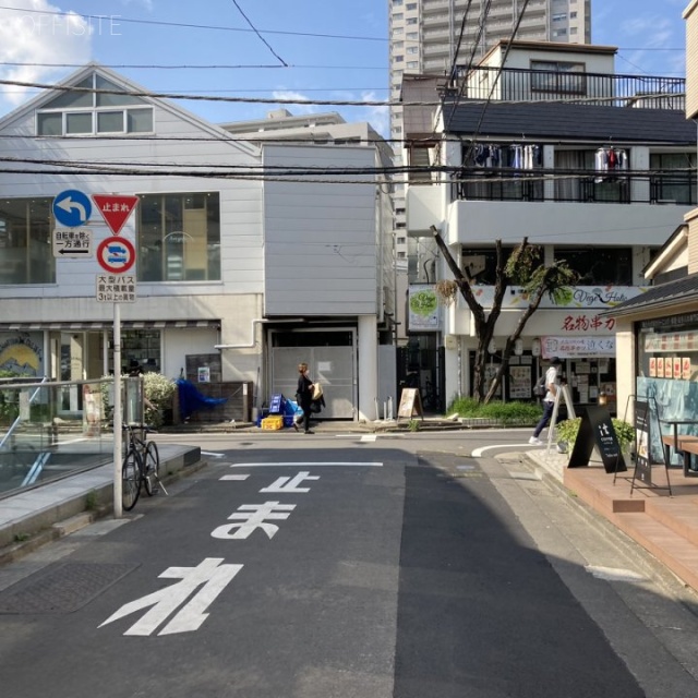 代官山ファーストビル ビル前面道路