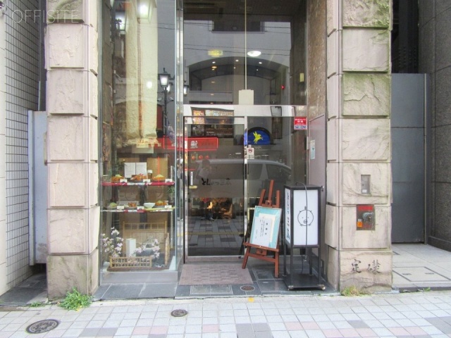新宿三丁目ビル エントランス