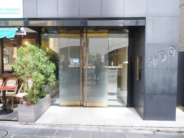 日月館麹町ビル エントランス