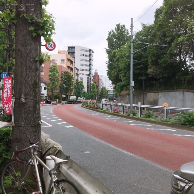 西麻布YKビル ビル前面道路