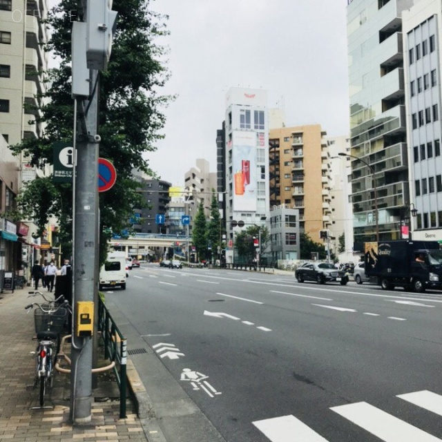 タチムラビル 前面は駒沢通り