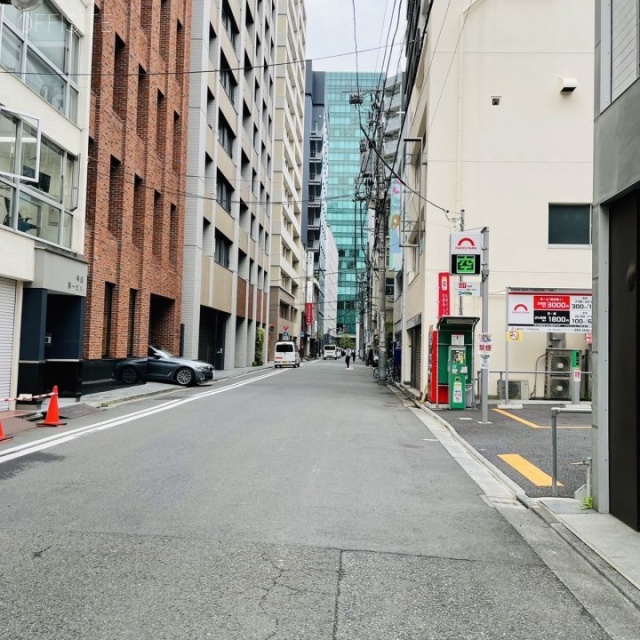 豊島屋ビル ビル前面道路