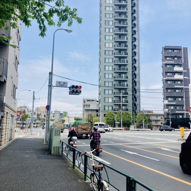 メトロAIビル ビル前面道路