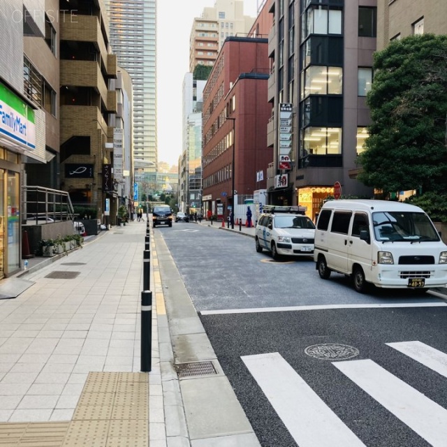 虎ノ門第一法規ビル ビル前面道路