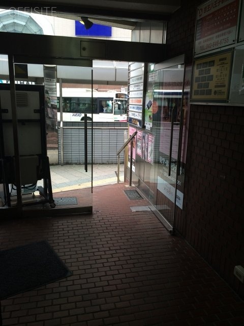 京王駅前ビル エントランス