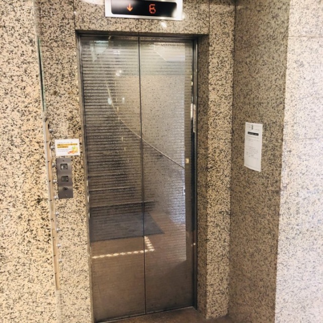 ニュウ銀座千疋屋ビル エレベーター