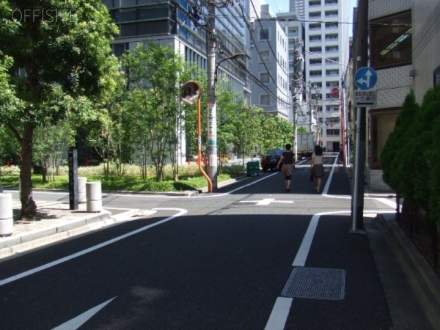 小松ビル ビル前面道路