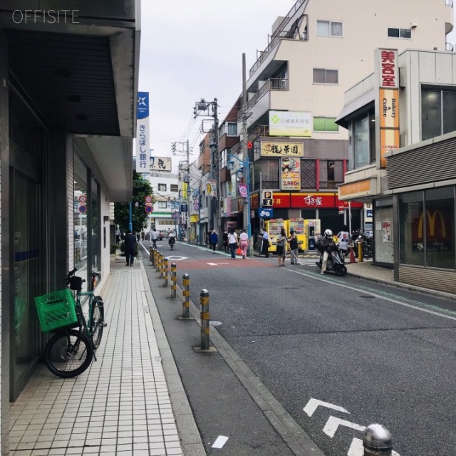 京王幡ヶ谷ビル ビル前面道路