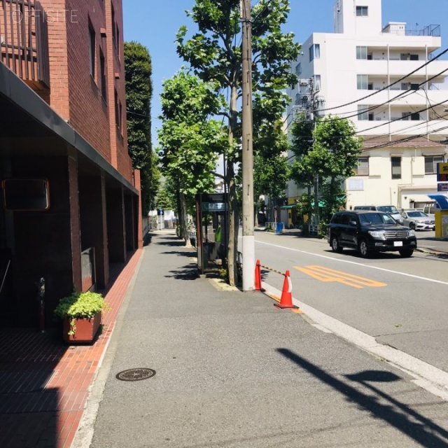 代々木エステートビル ビル前面道路