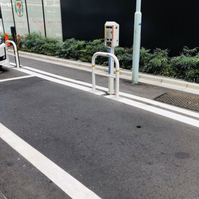 京橋東邦センタービル ビル前に白枠駐車場
