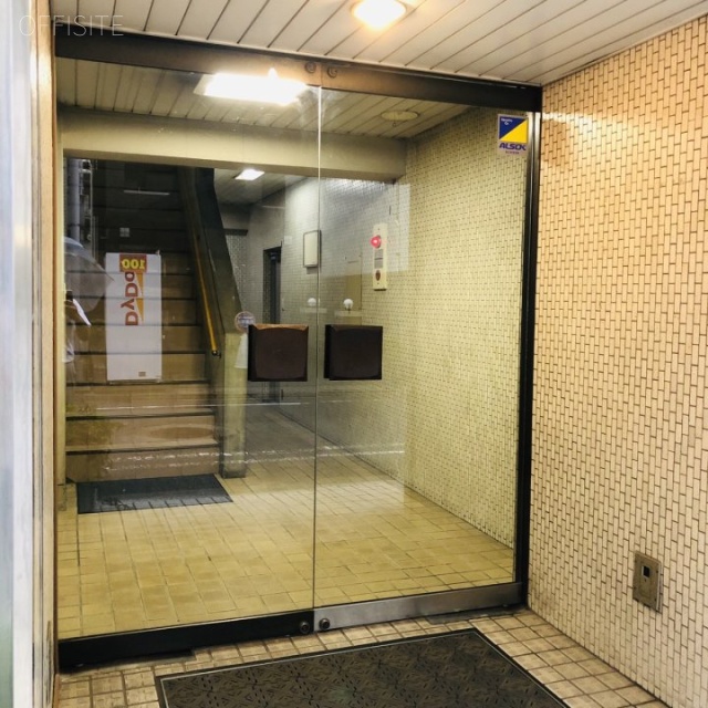 高山ビル エントランス