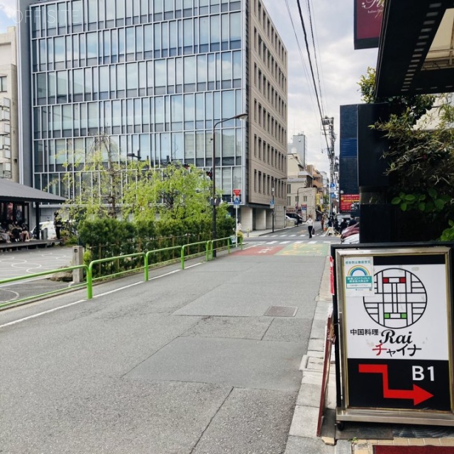 市ヶ谷野村ビル ビル前面道路