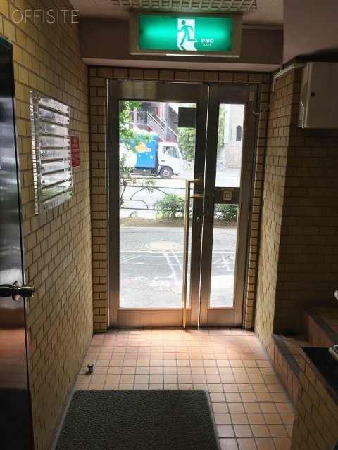ワコー代々木ビル エントランスホール