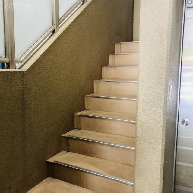 本郷大原ビル 階段
