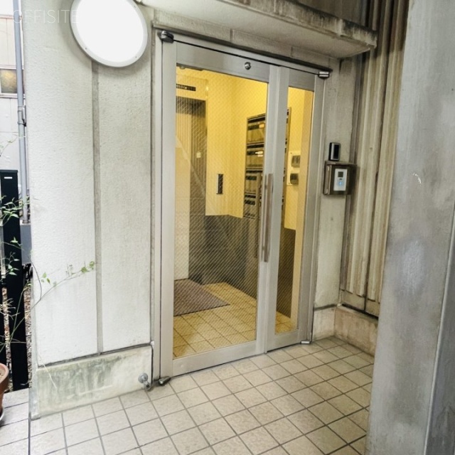 家福ビル　オフィスビル出入口