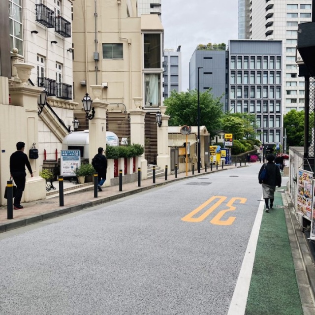 赤坂福住ビル ビル前面道路