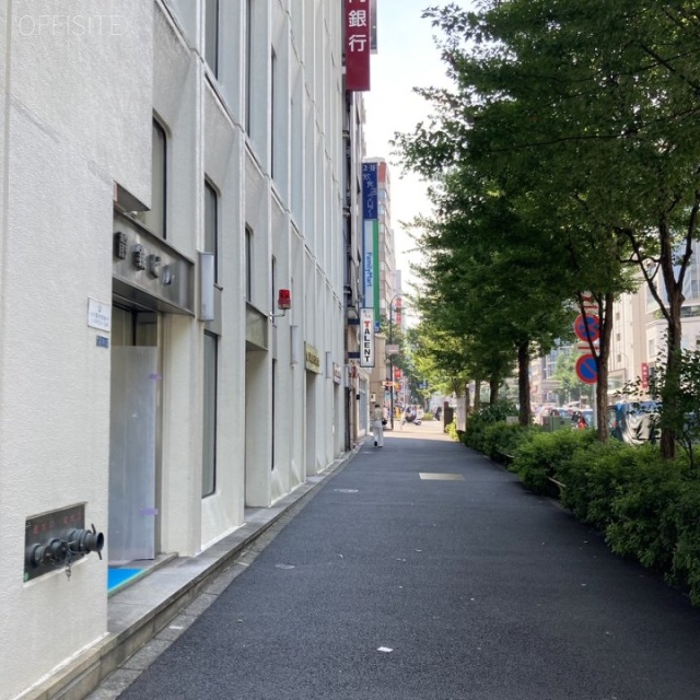 坂善新宿ビル ビル前面道路