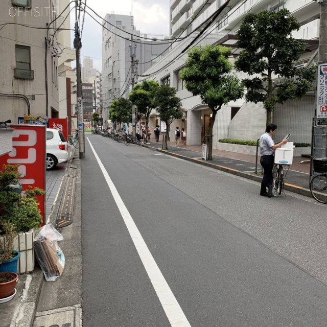 横川ビル ビル前面道路