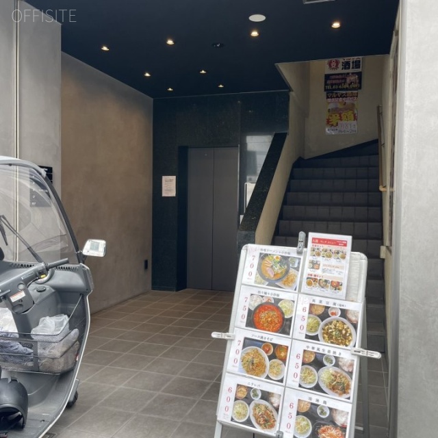 神田鍛冶町駅前ビル エントランス