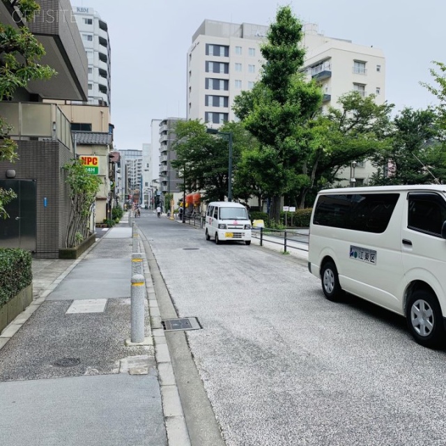 NOCビル ビル前面道路