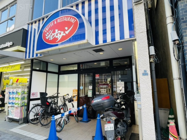 大木ビル　隣にファミレス