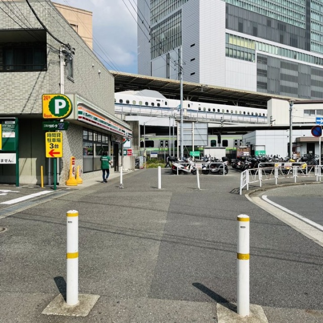 東急新横浜南ビル 前面歩道