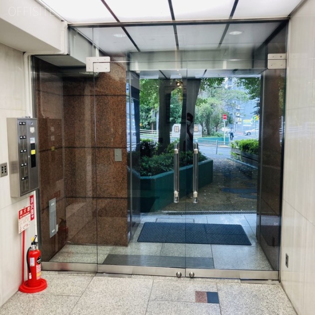 京橋第三長岡ビル エントランス