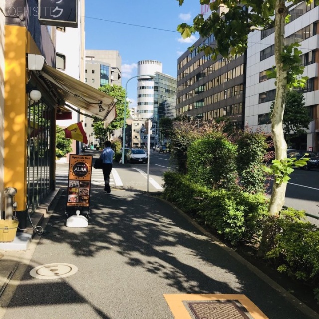 東京堂錦町ビル ビル前面道路