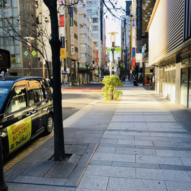 銀座菊地ビル ビル前面道路