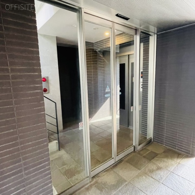 赤坂ONビルディング オフィスビル出入口