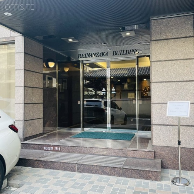 霊南坂ビル　オフィスビル出入口