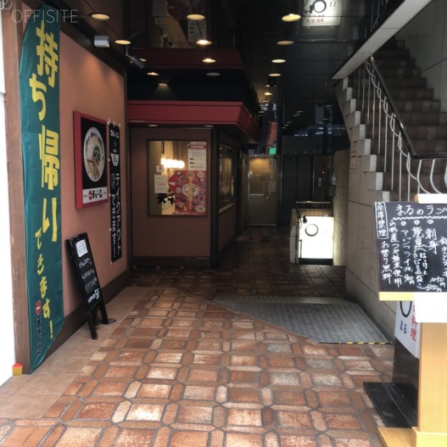ヤブタビル エントランス