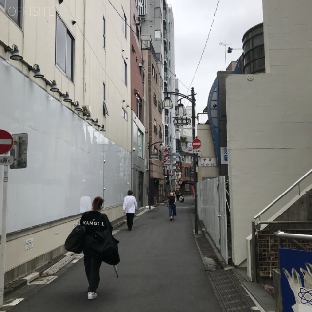 斎藤ビル新館 ビル前面道路