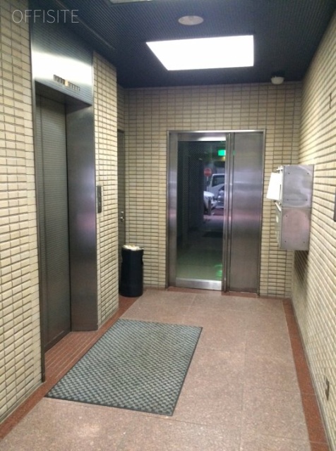 川辺ビル エントランス