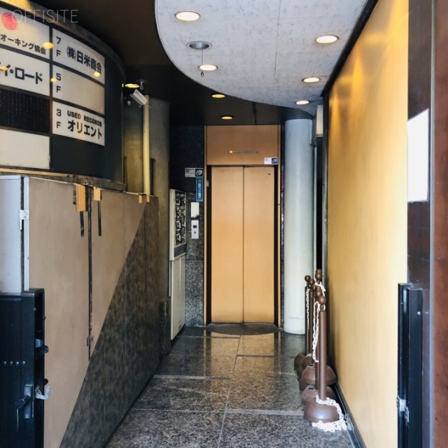 日米商会ビル エントランス