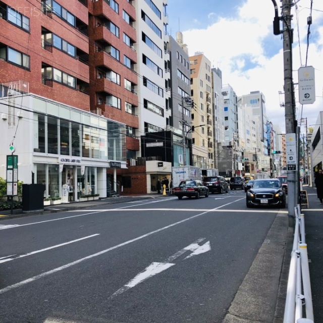 NYKビル 前面道路