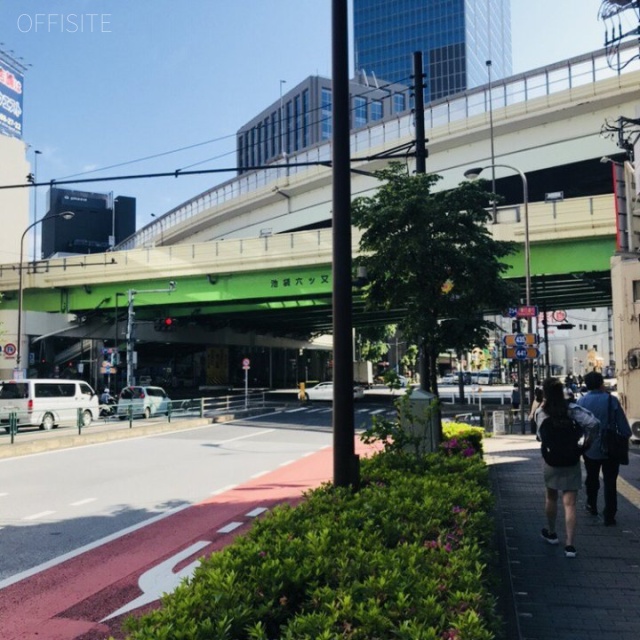 TAMA WOODY GATE IKEBUKURO ビル前面道路