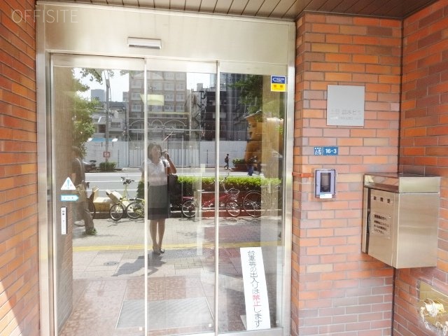 上野鈴木ビル エントランス