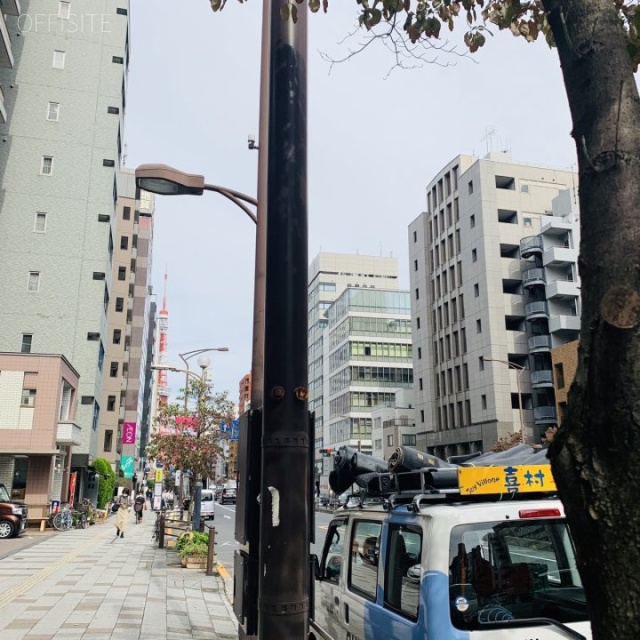 三田東門ビル ビル前面道路