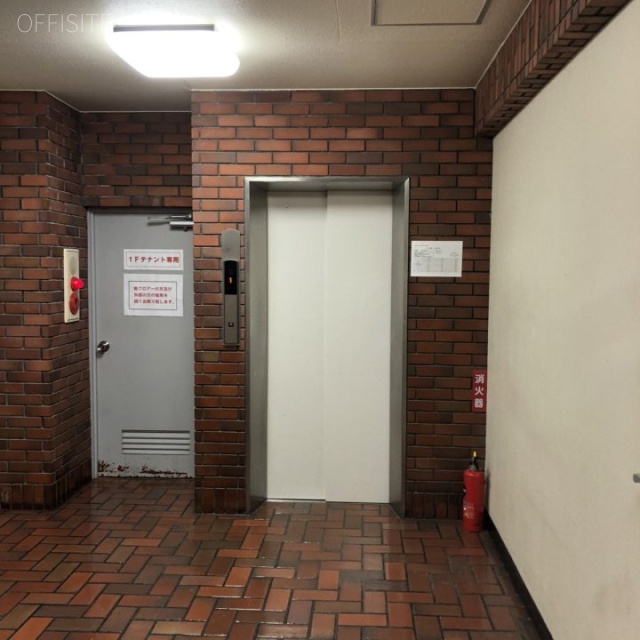 サニービル エレベーター